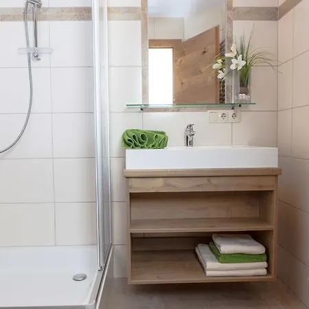 ゲストハウス Gasthof Muhr Wirt Z'bierbaum 3*